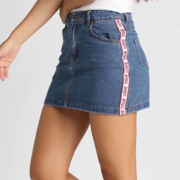 Forever 21 true love denim stretch mini. Worn a few‎ times - Picture 1 of 4
